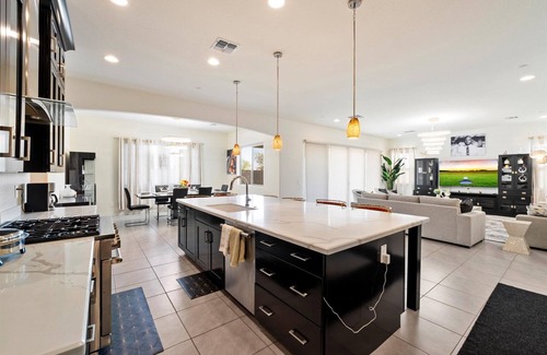 Goodyear House | Spacious 4-bedroom house with AC, WiFi in welcoming Goodyear
