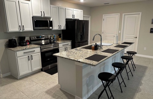 Port Malabar House | Spacious 4-bedroom house with AC, WiFi in wonderful Palm Bay