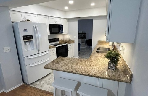 Sarasota House | Spacious 4-bedroom house in delightful Sarasota with WiFi, AC