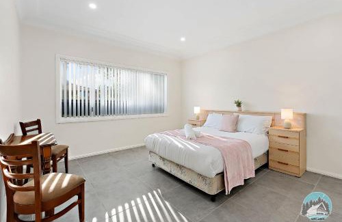 Guildford House | Spacious 4 Bedroom House Near Station & Parramatta