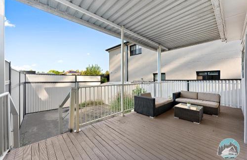 Guildford House | Spacious 4 Bedroom House Near Station & Parramatta