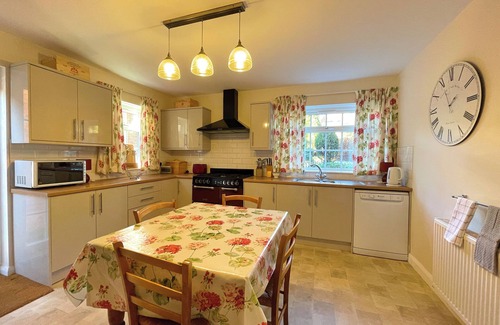 Sheffield House | Spacious 4 Bedroom House with Garden
