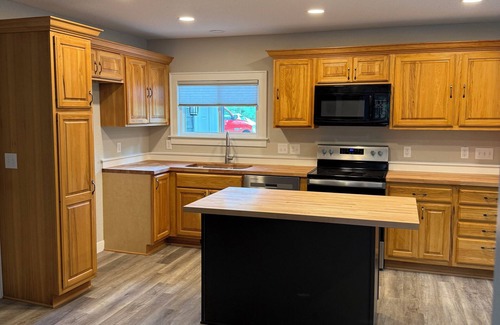 Baraboo House | Spacious 4-bedroom house in charming Baraboo. House is one mile from Devils Lake