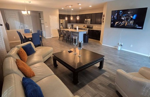 Buckeye House | Spacious 4-bedroom house with Pool, WiFi and AC in brilliant Buckeye