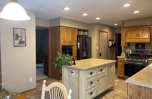 De Pere House | Spacious 4-bedroom house in De Pere with WiFi, AC. 3-4 miles from Lambeau Field
