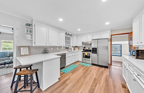 Hanahan House | Spacious 4-bedroom house in charming Hanahan with AC, WiFi