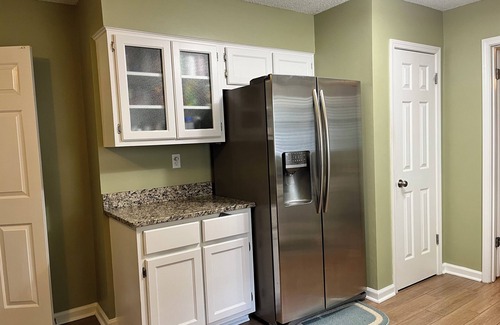 University District House | Spacious 4-bedroom house in charming Memphis with AC, WiFi