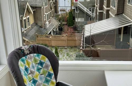North Queen Anne House | Spacious 4-bedroom house in awesome Seattle with WiFi, AC