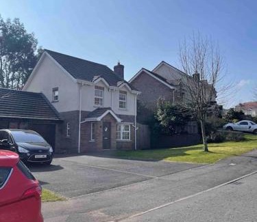 Dunmurry House | Spacious 4 bedroom house with large garden