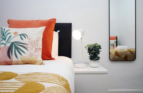 Adamsdown Apartment | Spacious 4 bedroom house - Moira Lodge by Tŷ SA