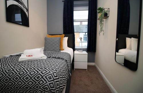 Adamsdown Apartment | Spacious 4 bedroom house - Moira Lodge by Tŷ SA