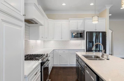 Auburn House | Spacious 4 Bedroom House in Auburn- Located 3.1 miles from AU Stadium