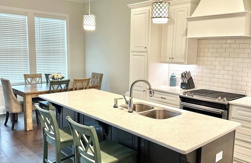 Auburn House | Spacious 4 Bedroom House in Auburn- Located 3.1 miles from AU Stadium