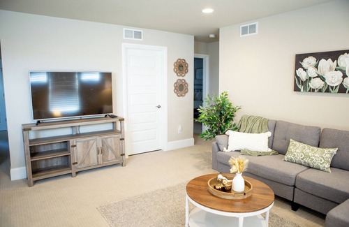 Aurora House | Spacious 4-bedroom house with Home Office and Wifi near Southlands Mall
