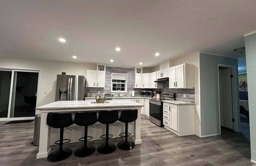 Bangor House | Spacious 4-bedroom house in beautiful Bangor with AC, WiFi
