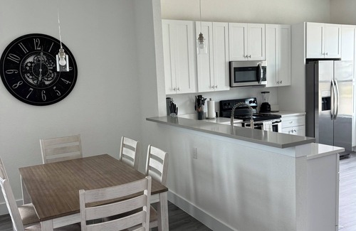 Oak Cliff House | Spacious 4-bedroom house, Sleeps 8 with WiFi, AC in Dallas