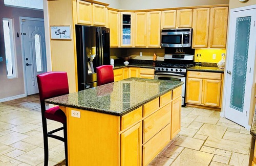 San Diego Country Estates House | Spacious 4-bedroom house in welcoming Ramona with AC, WiFiand built in ROMANCE !