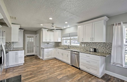 Orient Park Apartment | Spacious 4-Bedroom Lakefront Home