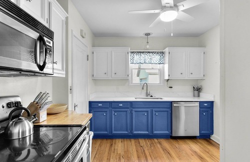 Omaha House | Spacious 4 bedroom Omaha Retreat