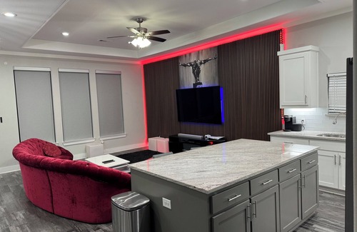 West Dallas Villa | Spacious 4-bedroom Private Pool Villa Close to Downtown Dallas