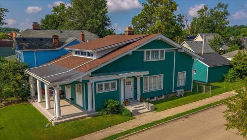 Dayton House | Spacious 4 bedroom Southern Charm! Accommodates 11 guests!