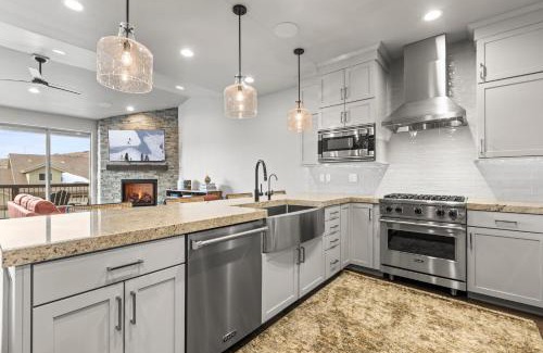 Park City House | Spacious 4-bedroom Townhome New Black Rock
