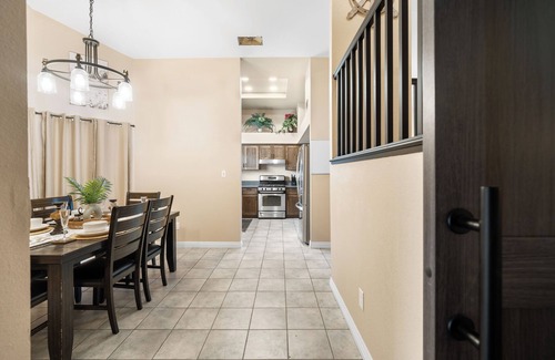 Pumpkin Center House | Spacious 4-bedroom house with WiFi, fitness room in Bakersfield