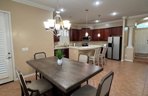Pumpkin Center House | Spacious 4-bedroom house with pool, fwy access in charming Bakersfield