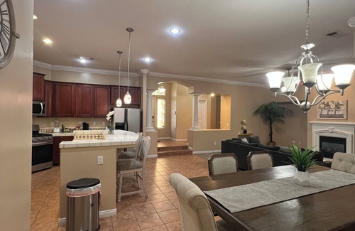 Pumpkin Center House | Spacious 4-bedroom house with pool, fwy access in charming Bakersfield