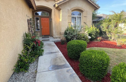 Pumpkin Center House | Spacious 4-bedroom house with pool, fwy access in charming Bakersfield