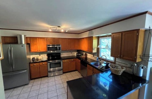 Fayetteville House | Spacious 4-bedroom house with AC, WiFi in charming Fayetteville