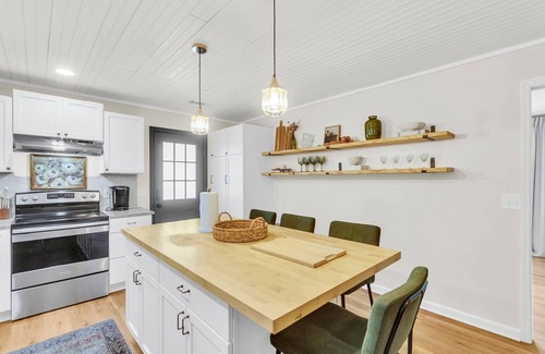 Goose Creek House | Spacious 4-bedroom house with WiFi and Large Patio in charming Goose Creek