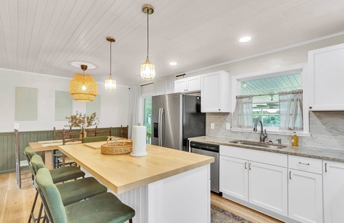 Goose Creek House | Spacious 4-bedroom house with WiFi and Large Patio in charming Goose Creek