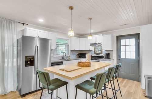 Goose Creek House | Spacious 4-bedroom house with WiFi and Large Patio in charming Goose Creek