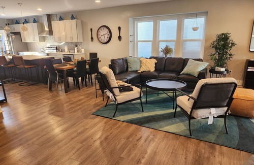 Near Eastside House | Spacious 4-bedroom house with AC and WiFi in charming Indianapolis