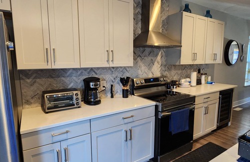 Near Eastside House | Spacious 4-bedroom house with AC and WiFi in charming Indianapolis
