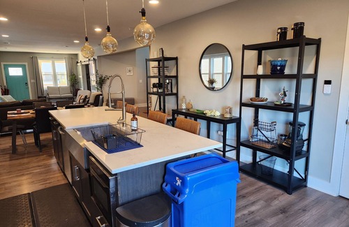 Near Eastside House | Spacious 4-bedroom house with AC and WiFi in charming Indianapolis