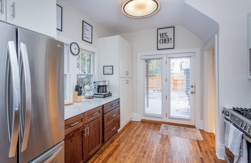 Bryn Mawr House | Spacious 4-bedroom 2-bathroom house in charming Minneapolis neighborhood