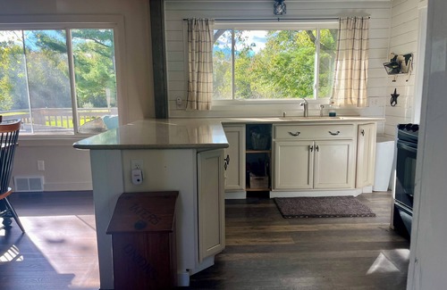 North Canton House | Spacious 4-bedroom house in charming North Canton with AC, WiFi