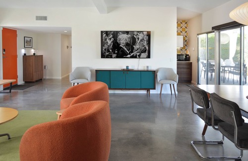 Sunmor House | Spacious 4-bedroom Mid-Century house in Palm Springs