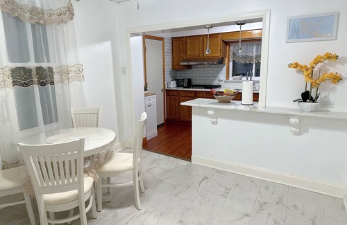 Whitman House | Spacious 4-bedroom townhome with WiFi and AC in superb Philadelphia