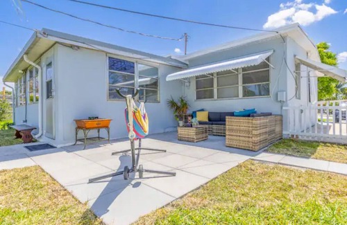 Pompano Beach House | Spacious 4-bedroom house with WiFi, AC in charming Pompano Beach