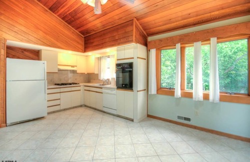 Somers Point House | Spacious 4 bedroom house with AC, WiFi, fitness room in charming Somers Point.