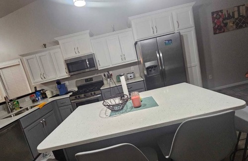 Fargo House | Spacious 4-bedroom with WiFi and AC in brilliant Fargo, great for eleven peoplen