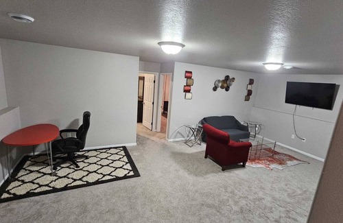 Fargo House | Spacious 4-bedroom with WiFi and AC in brilliant Fargo, great for eleven peoplen