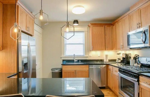Merriam Park House | Spacious 4 BR 2 BA single family house with mid-century style furnishings