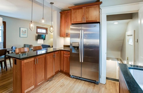 Merriam Park House | Spacious 4 BR 2 BA single family house with mid-century style furnishings
