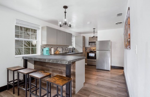 Northside House | Spacious 4-BR Home, 7 miles to TIAA Bank Field