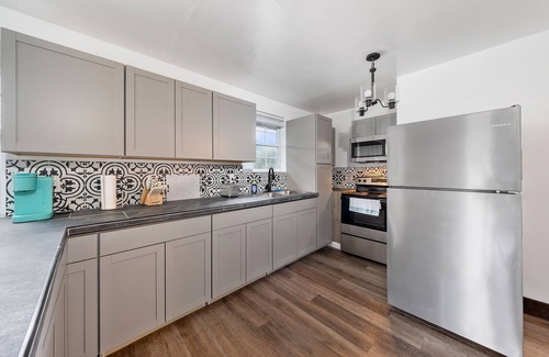 Northside House | Spacious 4-BR Home, 7 miles to TIAA Bank Field