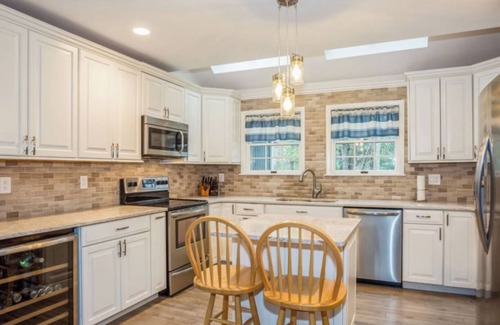 Ridge House | Spacious 4 BR house with swimming pool, AC, WiFi in wonderful Wading River